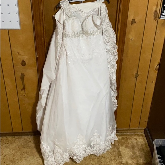 David's Bridal Wedding Dress - Picture 2 of 6